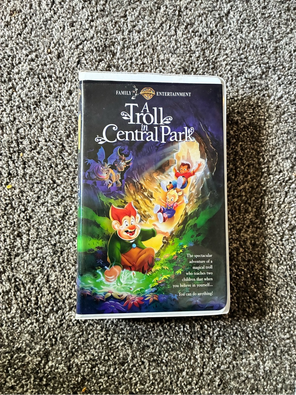 A Troll in Central Park Kids VHS - Warner Family Entertainment (Green)